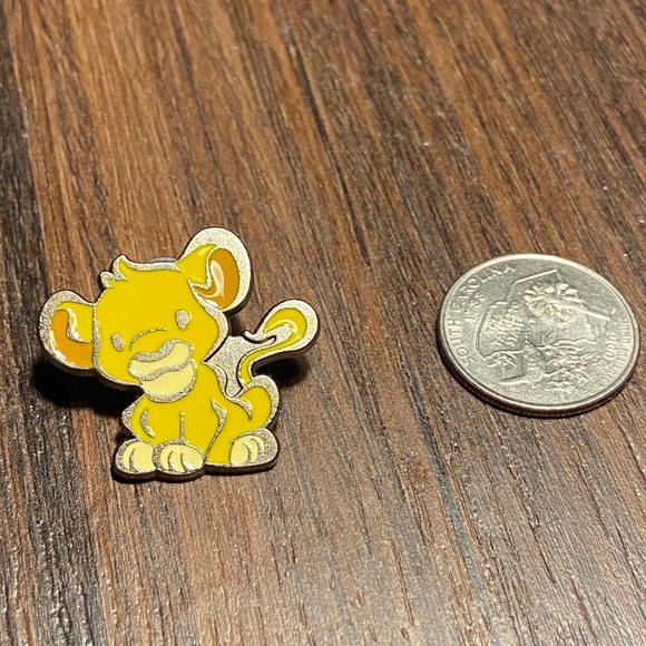 Disney Lion King baby Simba Yellow Cutie pin 2016 - Picture 1 of 3